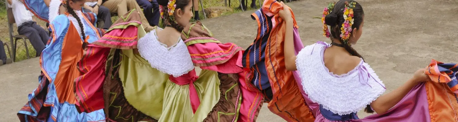 costa rica ropa tradicional - Cómo es la vestimenta de las mujeres en Costa Rica