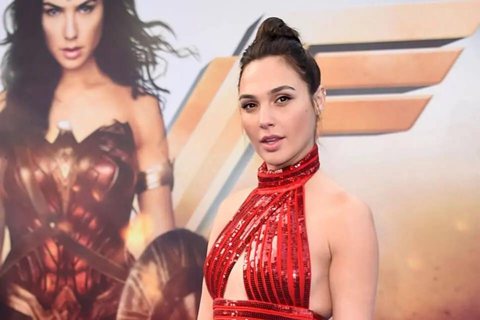 labial para blusa roja - Cómo maquillar los ojos con un vestido rojo