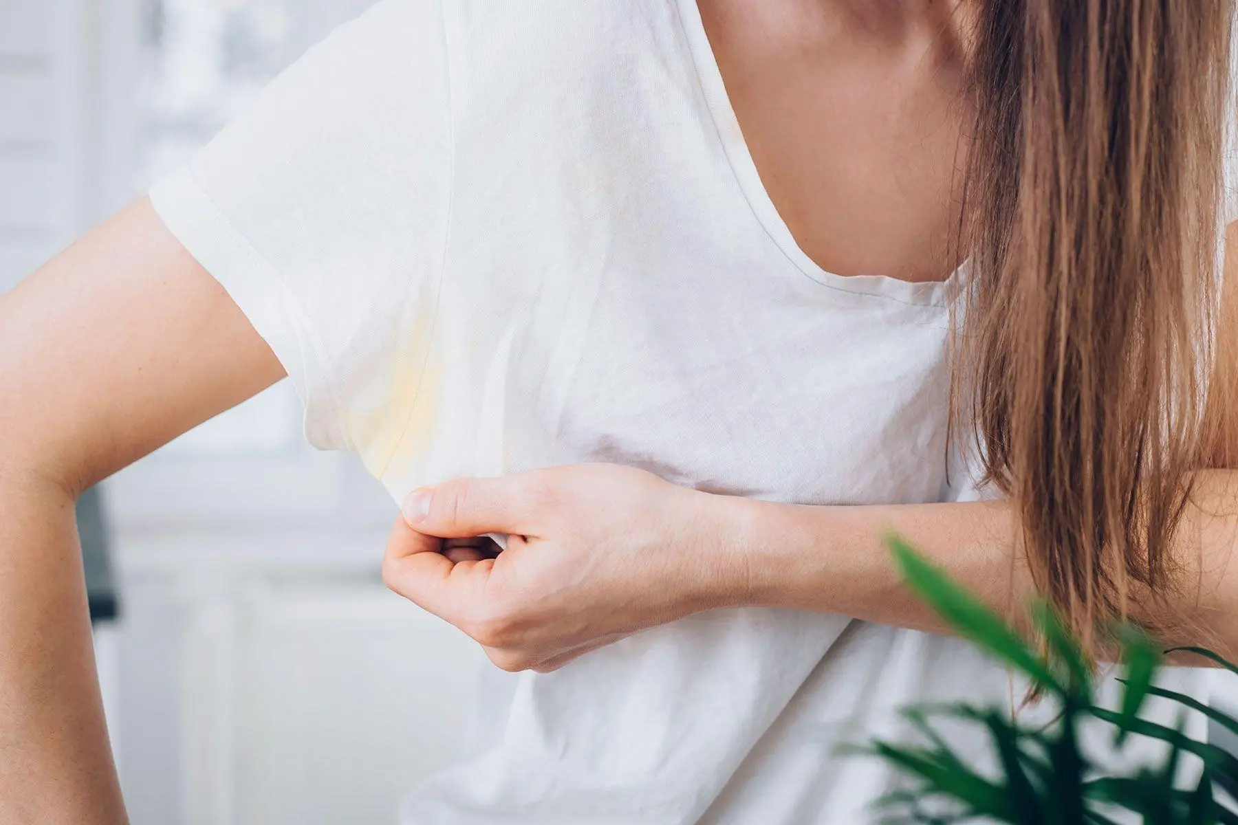 como sacar manchas amarillas de axila en ropa blanca - Cómo quitar las manchas amarillas debajo de las axilas