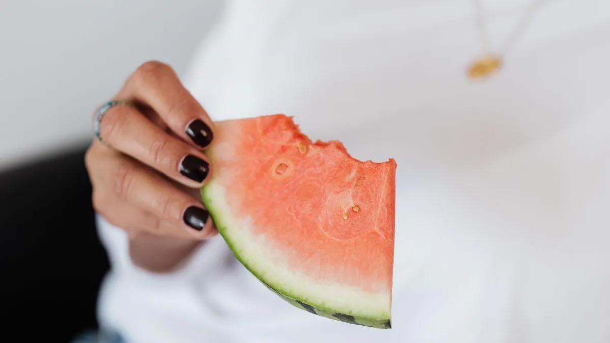 como quitar manchas de sandia en ropa blanca - Cómo quitar manchas de fruta en ropa blanca