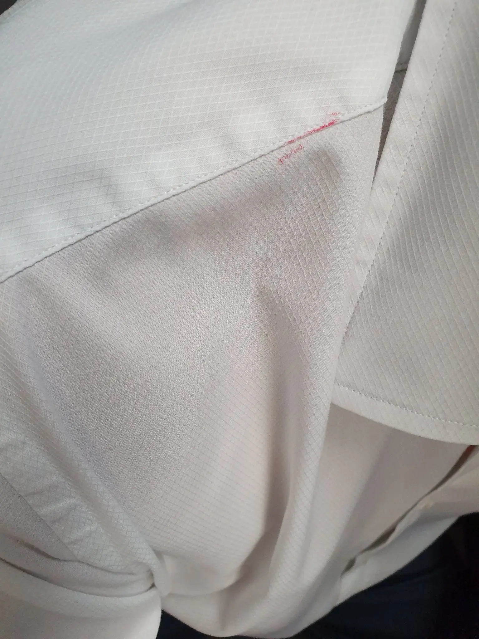 mancha de labial en la camisa de mi esposo - Cómo quitar manchas de labial rojo en ropa blanca