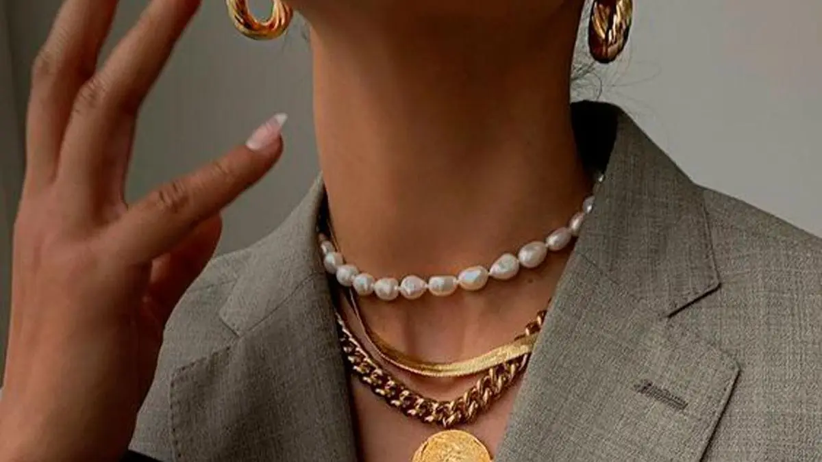 joyas para ropa negra - Cómo saber si te queda mejor el oro o la plata