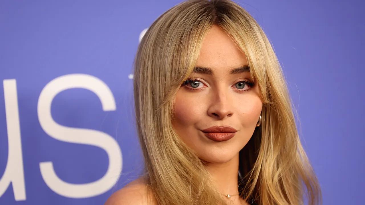 Sabrina Carpenter y su estilo único - Cómo se hizo famosa Sabrina Carpenter sabrina carpenter vestido - Cómo se hizo famosa Sabrina Carpenter