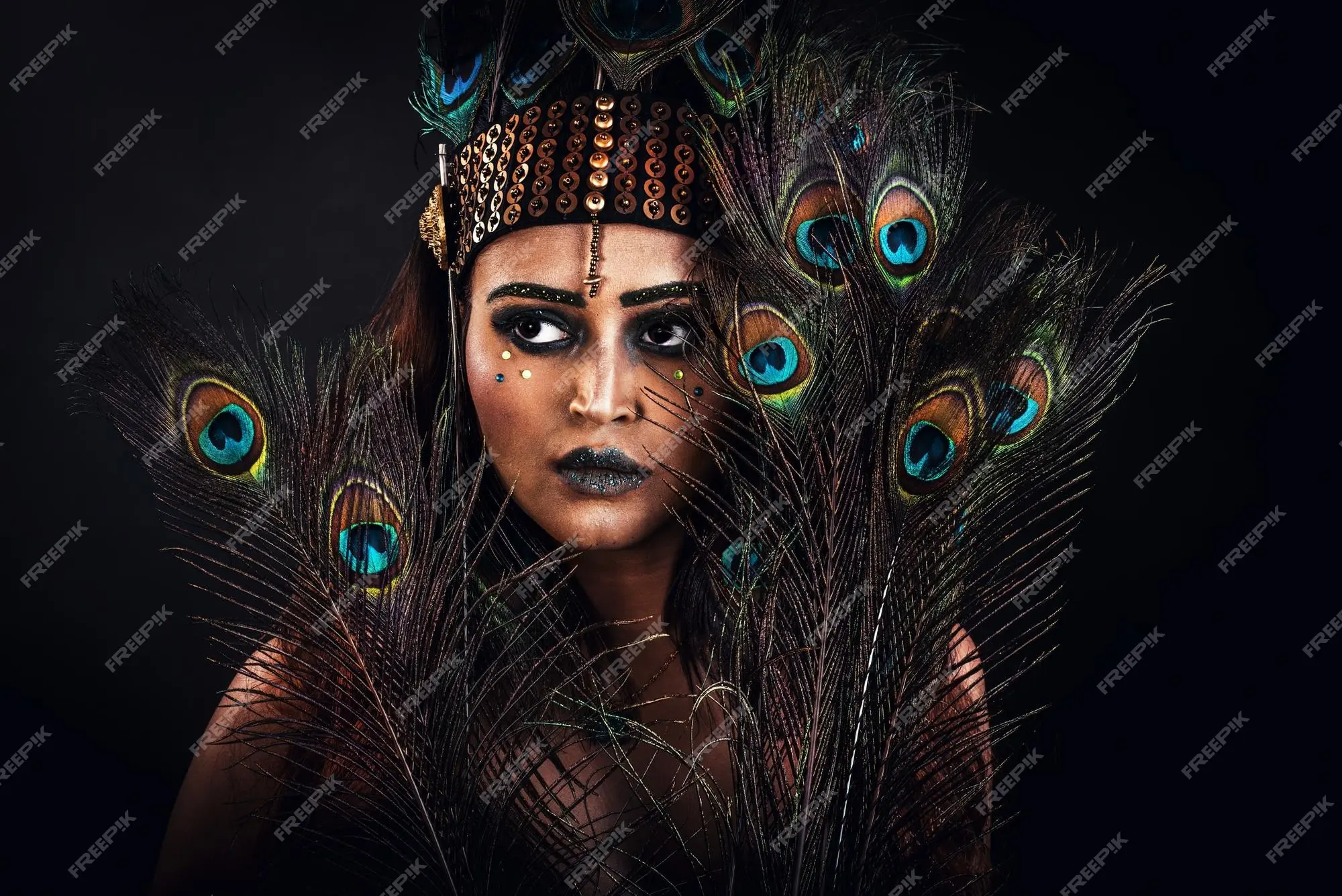 Mujer vestida de pavo: La fusión de moda y naturaleza - Cómo se le llama a la hembra del pavo mujer vestida de pavo - Cómo se le llama a la hembra del pavo