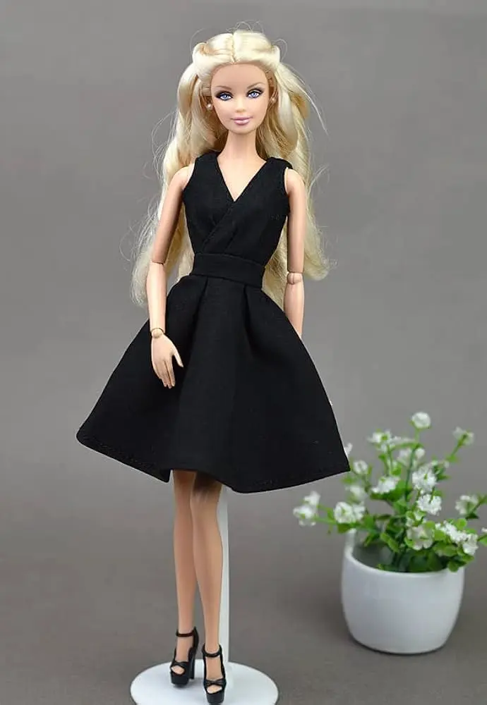 barbie vestido negro - Cómo se llama la Barbie pelo negro