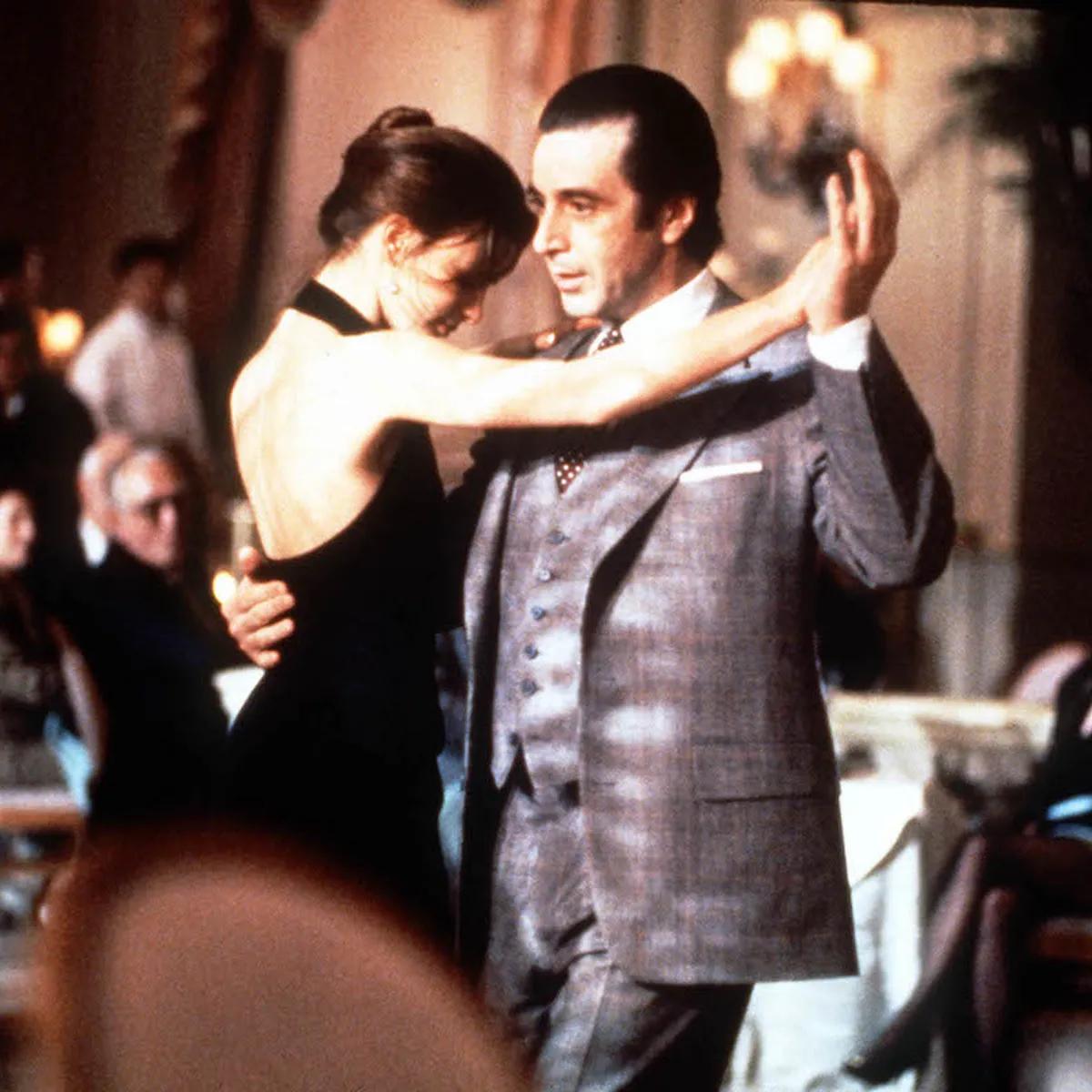 al pacino bailando por una cabeza perfume de mujer - Cómo se llama la película donde bailan Por una cabeza