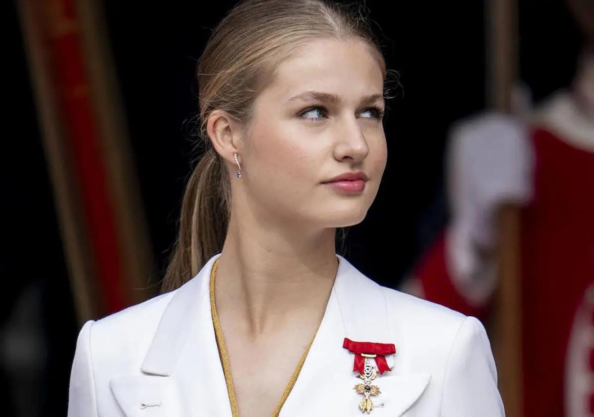 vestido de princesa real - Cómo se llama la princesa de vestido rojo