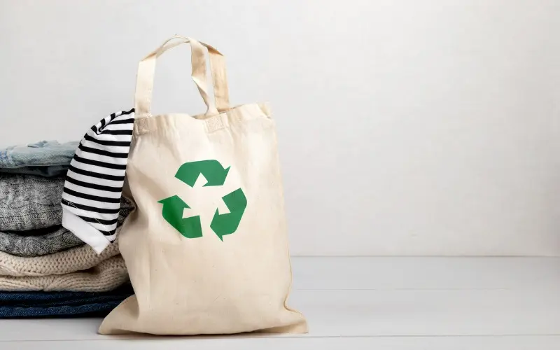 Cómo reciclar blusas: 10 ideas para darle una segunda vida a tus prendas - Cuál es la importancia de reciclar la ropa como reciclar blusas - Cuál es la importancia de reciclar la ropa