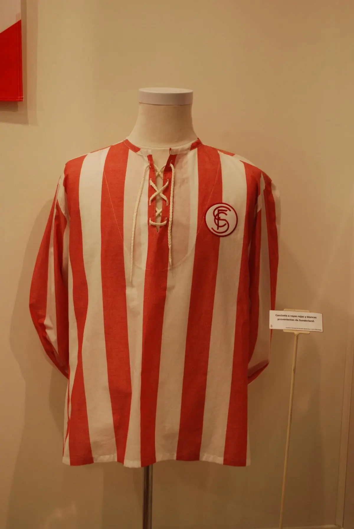 ropa sevilla - Cuál es la marca deportiva del Sevilla