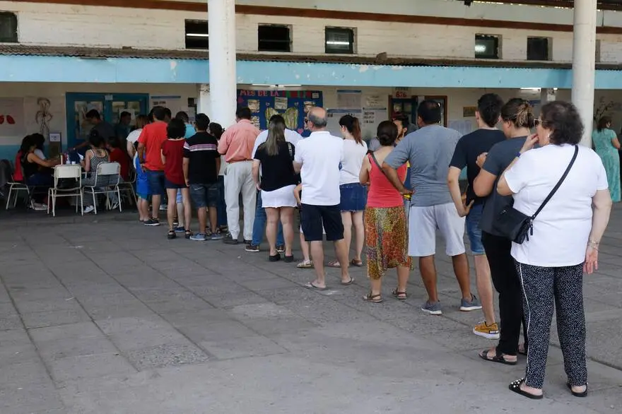 se puede ir a votar en pantalon corto - Cuándo fue la primera vez que se voto en Argentina