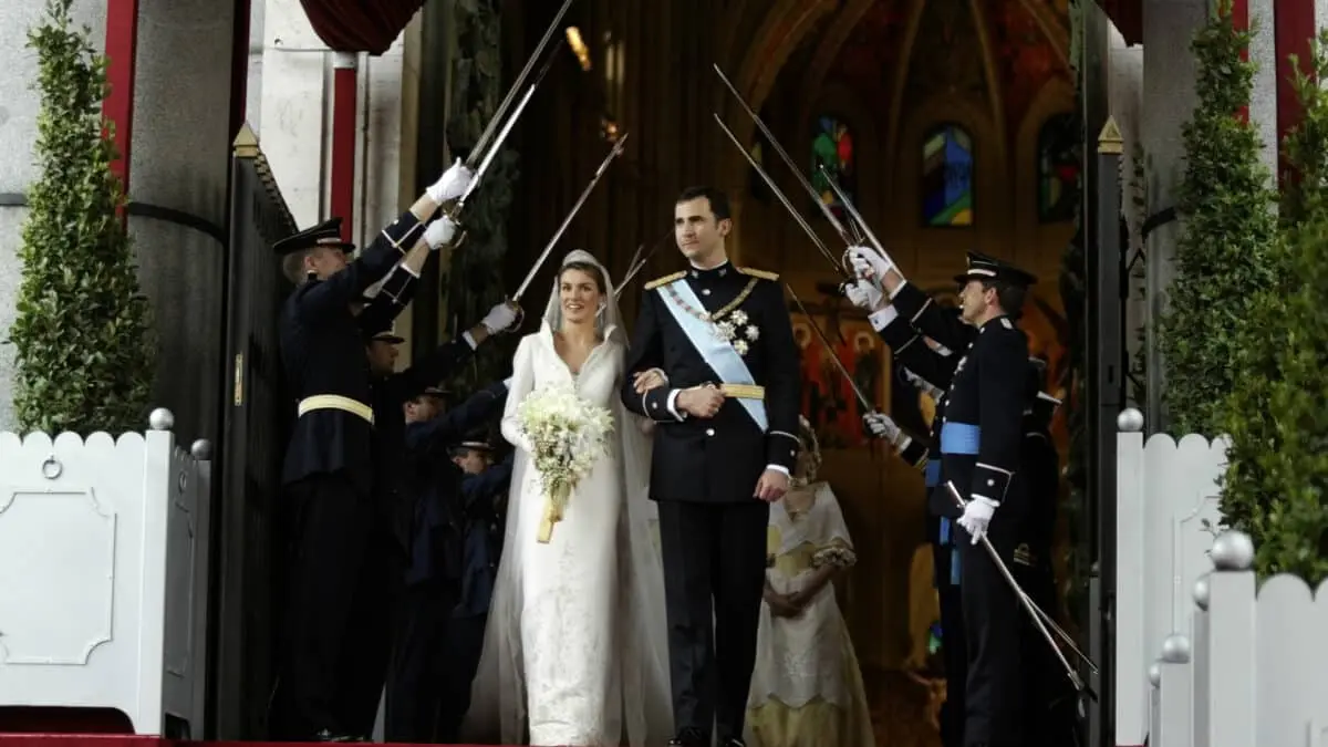 reina letizia vestido de novia - Cuánto cuesta el vestido de novia de la reina Letizia