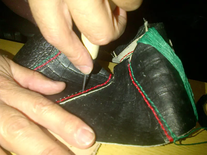 Costura de zapatos a mano: El arte de la elegancia y la calidad - Cuánto tiempo se tarda en hacer un zapato costura de zapatos a mano - Cuánto tiempo se tarda en hacer un zapato