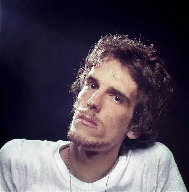 luis alberto spinetta fina ropa blanca - Cuántos temas tiene Luis Alberto Spinetta