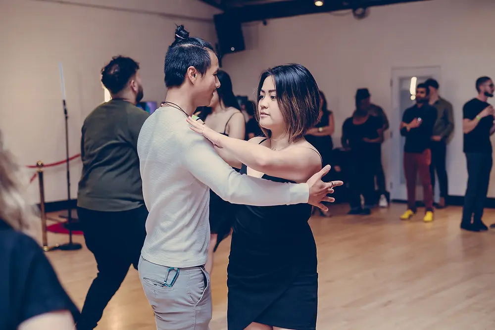 como vestirse para bailar bachata - Necesitas tacones para bachata