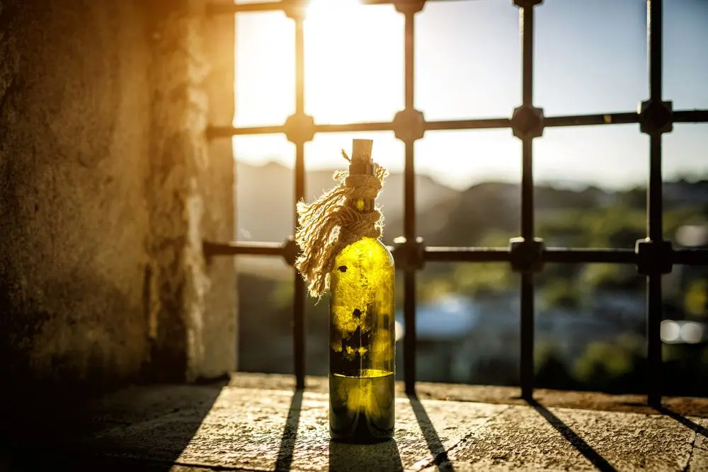 Vestir botellas de vino: cómo y por qué hacerlo - Por qué el vino se guarda acostado vestir botellas de vino - Por qué el vino se guarda acostado