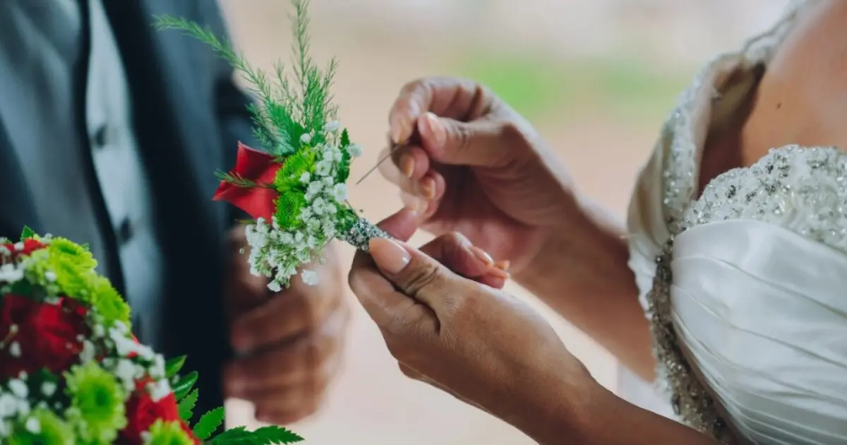 porque no se usa vestido rojo en las bodas - Por qué no ir de rojo o blanco a una boda