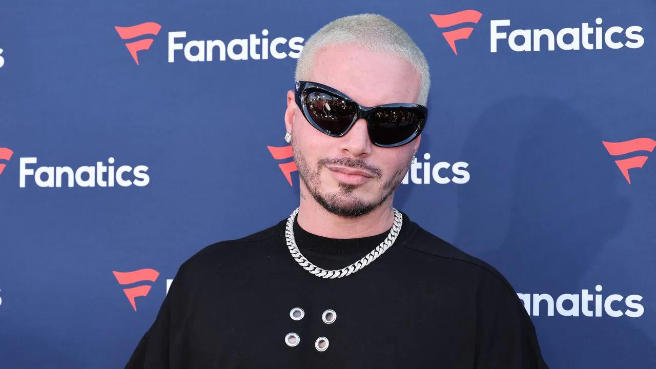 marca de ropa de j balvin - Qué edad tiene Río El hijo de J Balvin