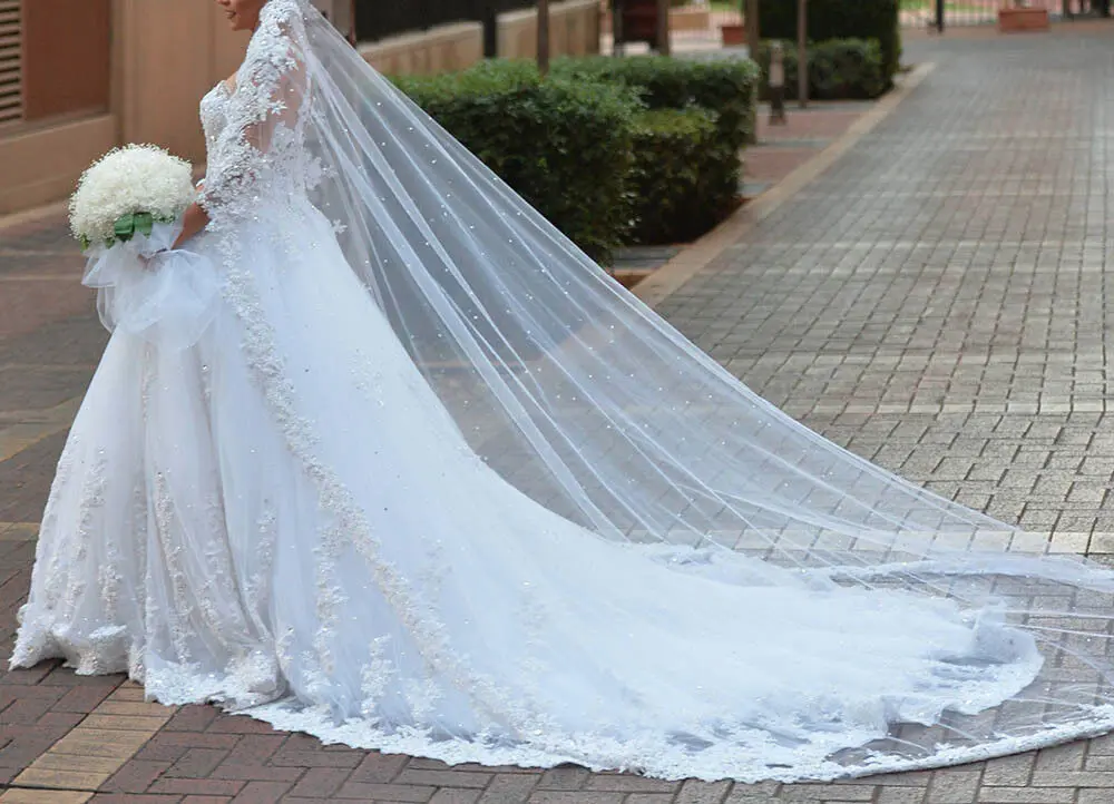 Vestidos con cristales Swarovski: la máxima expresión de la elegancia y el brillo - Qué es mejor la zirconia o el cristal Swarovski vestidos con cristales swarovski - Qué es mejor la zirconia o el cristal Swarovski