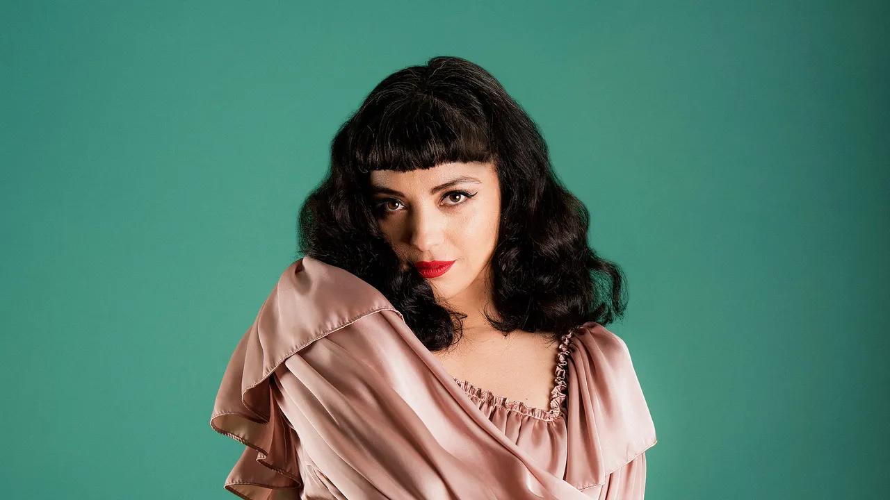 vestidos mon laferte - Qué hace Mon Laferte