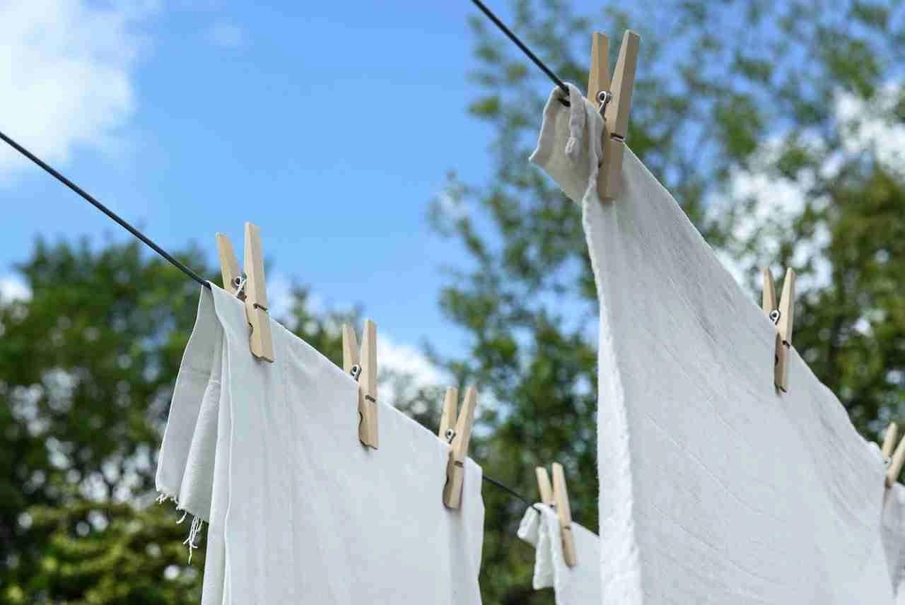 agua oxigenada para blanquear ropa - Qué pasa si le pongo agua oxigenada a la ropa blanca