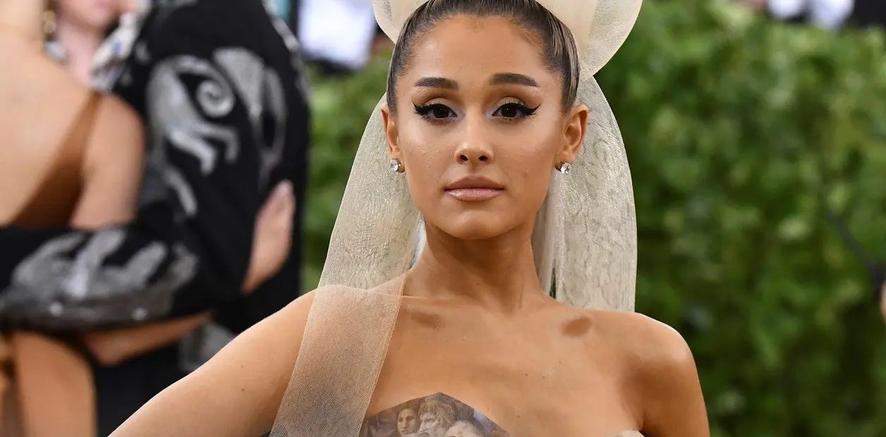 ariana grande vestidos conciertos - Qué pasó con Ariana Grande en el 2017