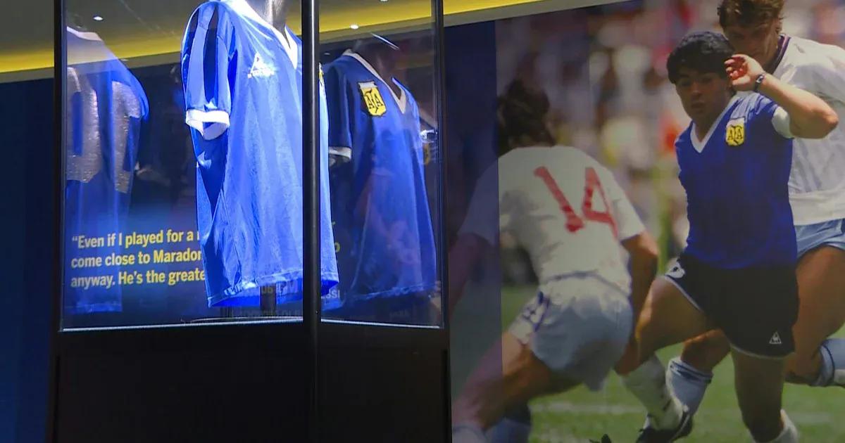 maradona con camisa - Qué pasó con la camiseta de Maradona