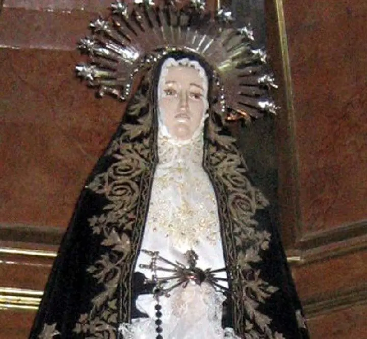 virgen vestida de negro significado - Qué protege la Virgen negra