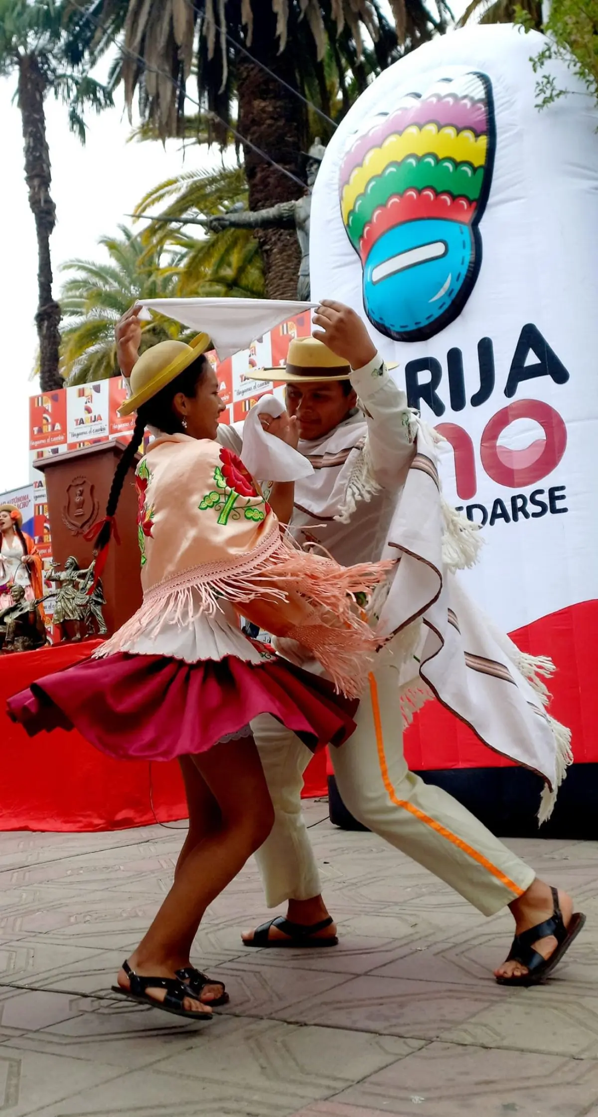 cueca chaqueña vestimenta - Qué representa el baile de la cueca