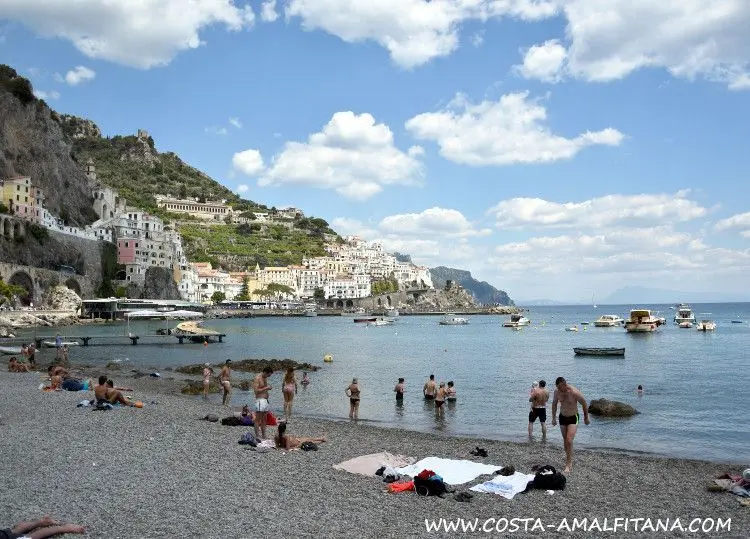 como vestir en italia en mayo - Qué ropa llevar a la Costa Amalfitana en mayo