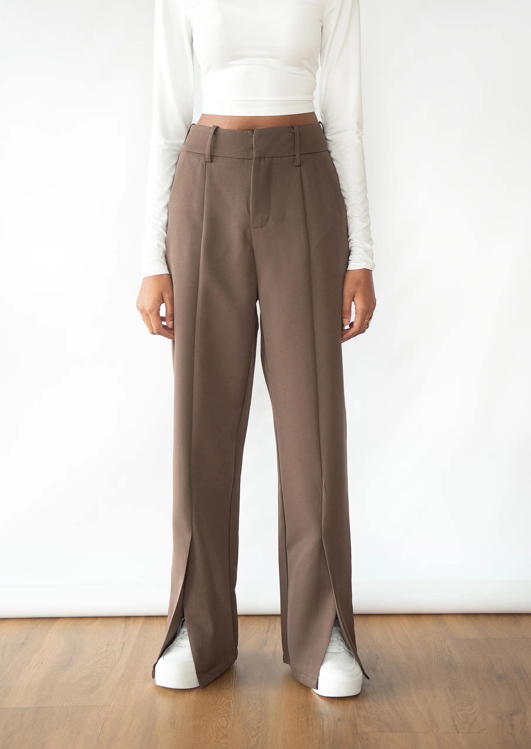 La abertura delantera del pantalón: una tendencia de moda que marca estilo - Qué se hace referencia a algo abertura delantera del pantalón - Qué se hace referencia a algo
