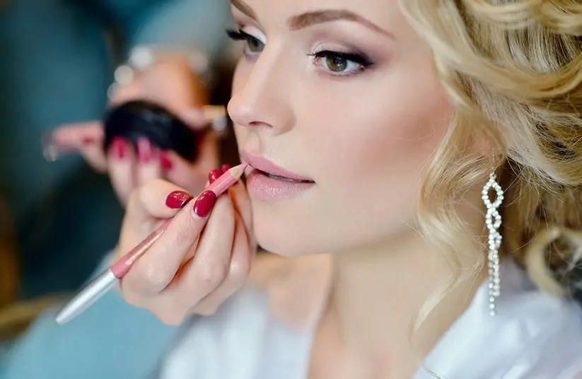 Vestimenta de Maquilladora: Cómo elegir la mejor opción - Qué se necesita para ser maquilladora profesional vestimenta de maquilladora - Qué se necesita para ser maquilladora profesional