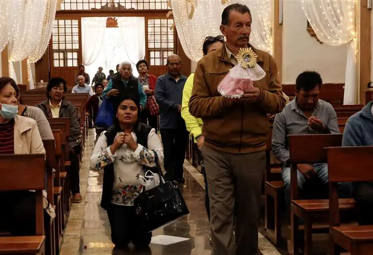 vestidos de la virgen de urkupiña - Que se ofrenda a la Virgen de Urkupiña