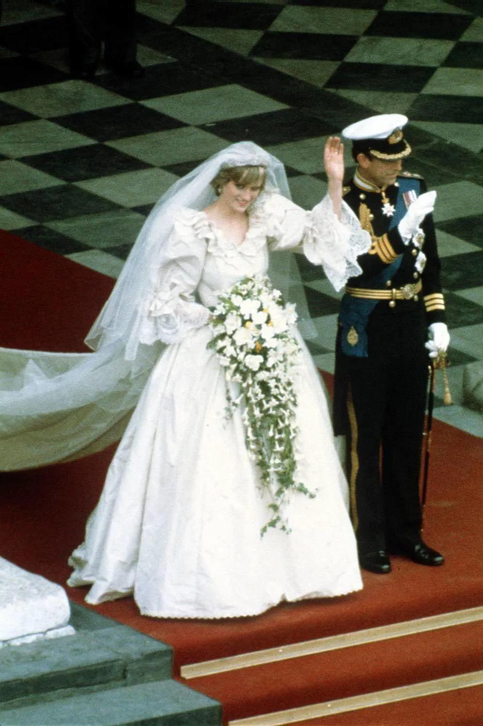 vestido diana - Qué significa el vestido negro de la princesa Diana