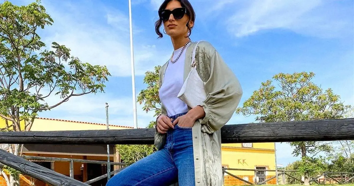 Jean mom con camisa: una combinación perfecta - Qué significa que un jean sea mom jean mom con camisa - Qué significa que un jean sea mom