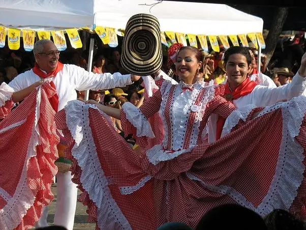 que significa pollera en argentina - Qué significa ser un pollerudo en Argentina