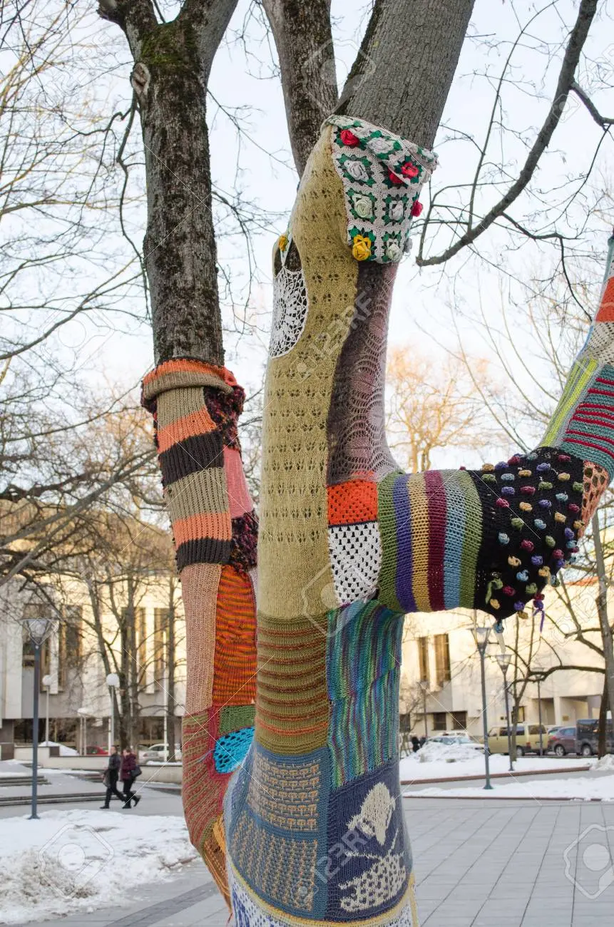 Arboles vestidos con telas: Una forma creativa de decorar el entorno - Qué significa Yarn Bombing arboles vestidos con telas - Qué significa Yarn Bombing