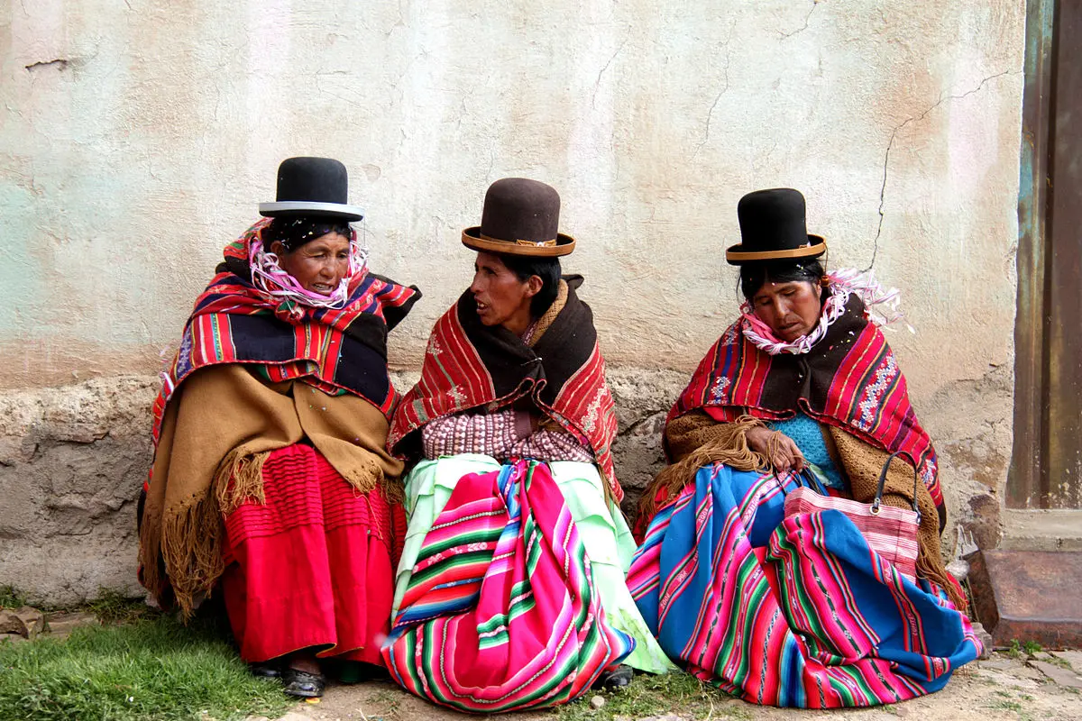 vestimenta tipica de bolivia mujer - Qué significado tiene el tipoy