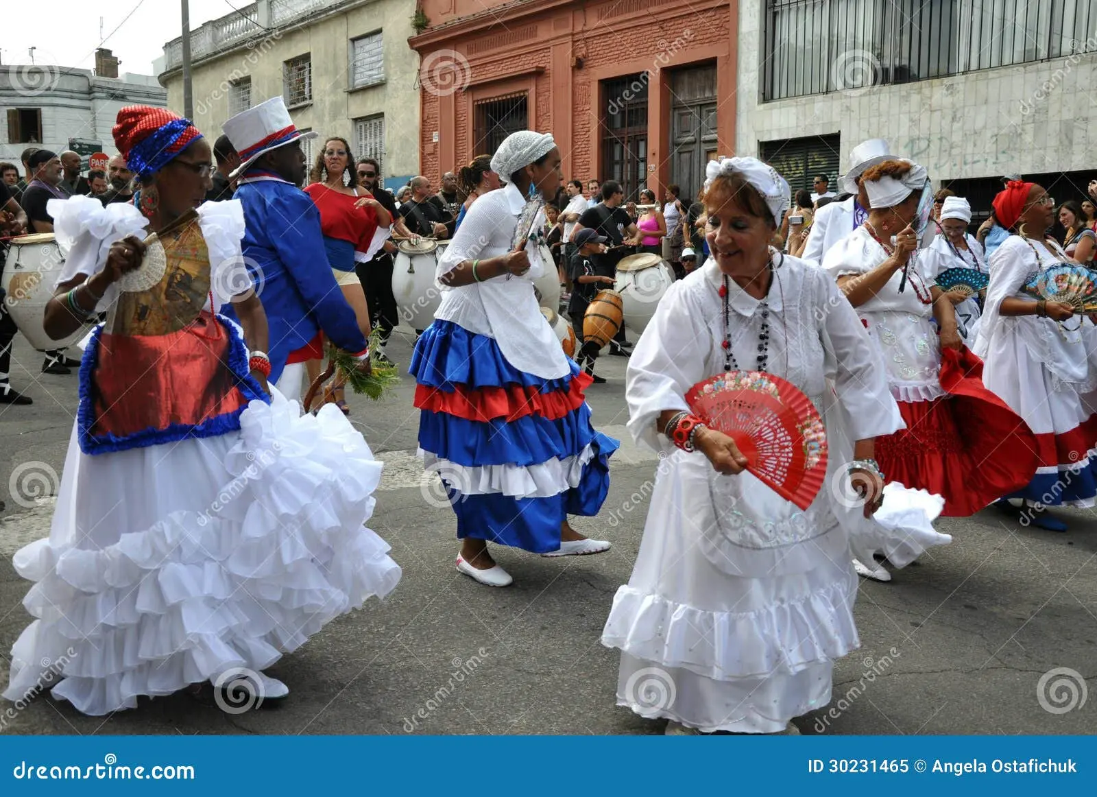 candombe uruguayo vestimenta - Qué significado tiene la luna y las estrellas en el candombe