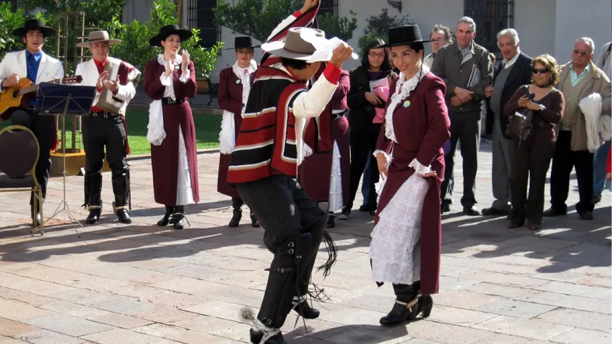 Bailes típicos de la zona centro y su vestimenta - Qué son las danzas y los bailes tradicionales bailes típicos de la zona centro y su vestimenta - Qué son las danzas y los bailes tradicionales