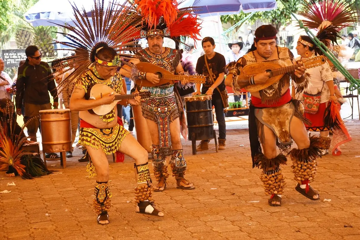 ¿Cuál es la vestimenta de la danza autóctona? - Que tiene la danza autóctona cuál es la vestimenta de la danza autóctona - Que tiene la danza autóctona