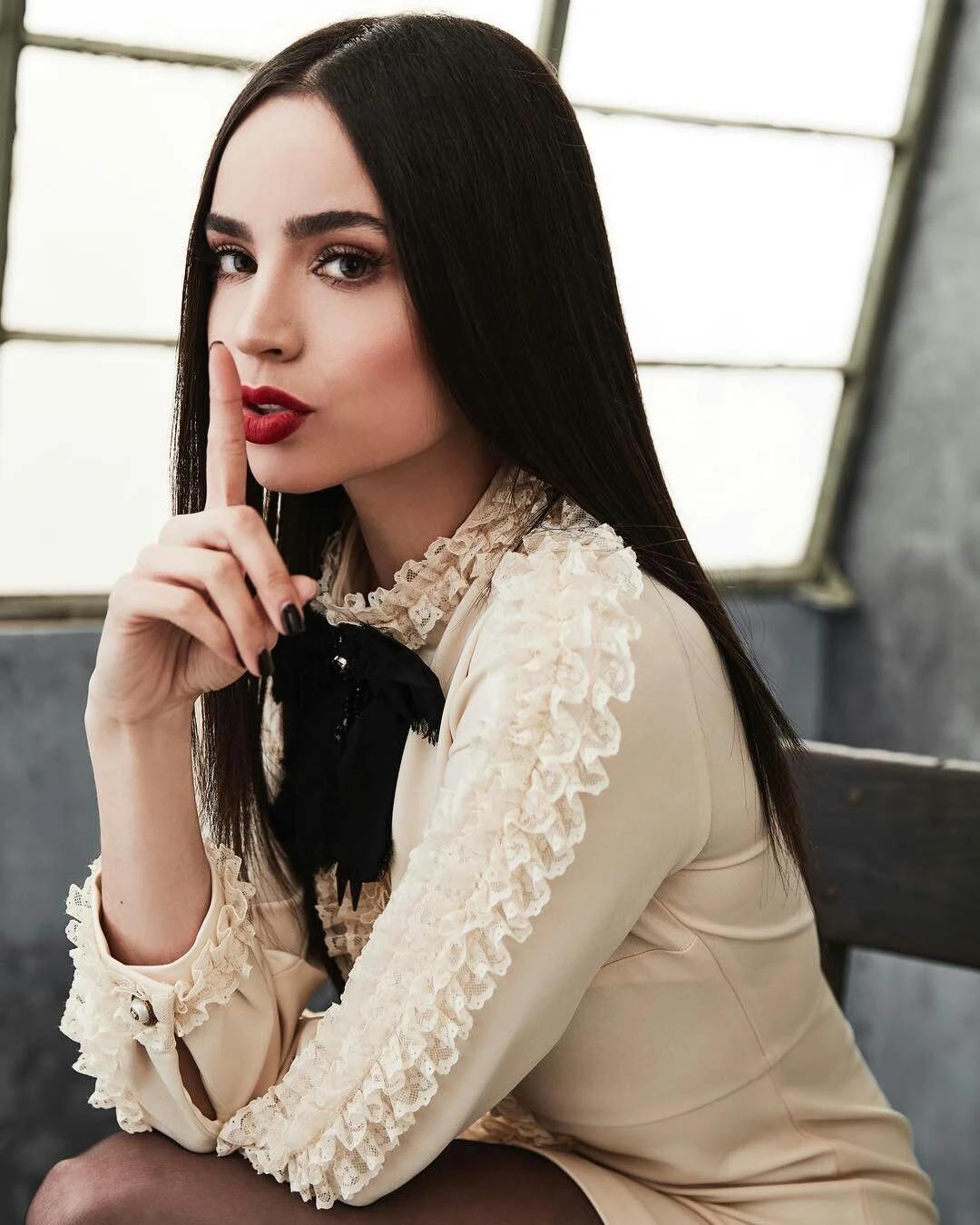 sofia carson sin ropa - Qué tipo de música canta Sofia Carson