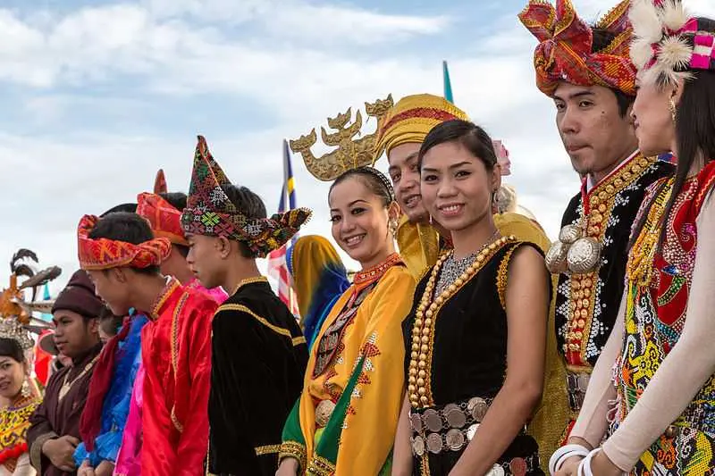 vestimenta de malasia hombre - Qué visten los chinos malayos