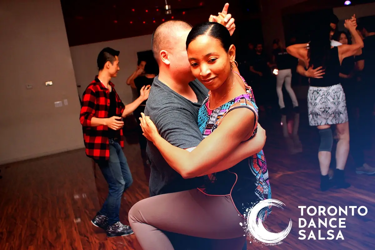 como vestirse para bailar bachata - Qué zapatos usar para la bachata