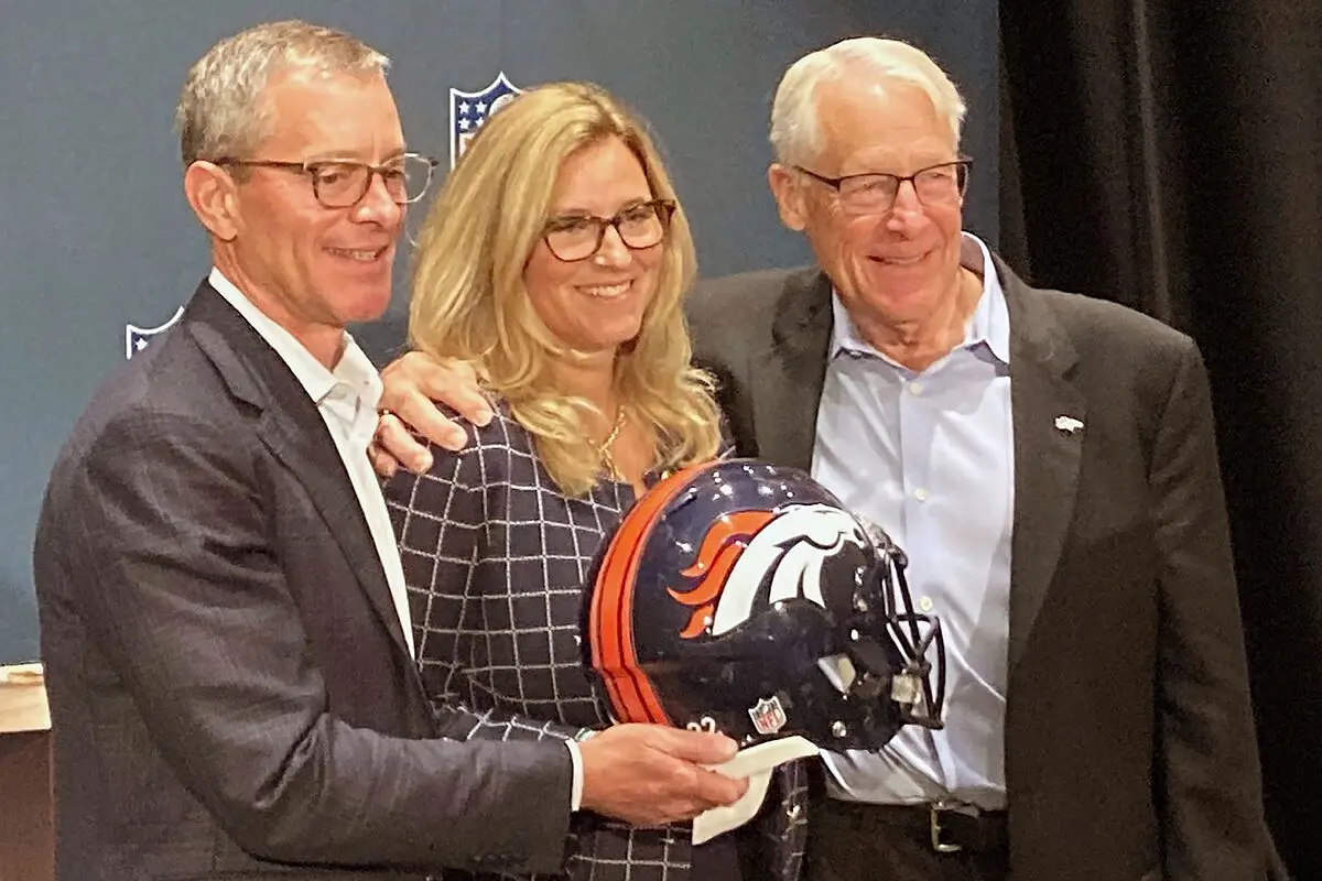 Camisa Broncos: El estilo y la pasión se unen - Quién compra los Broncos de Denver camisa broncos - Quién compra los Broncos de Denver