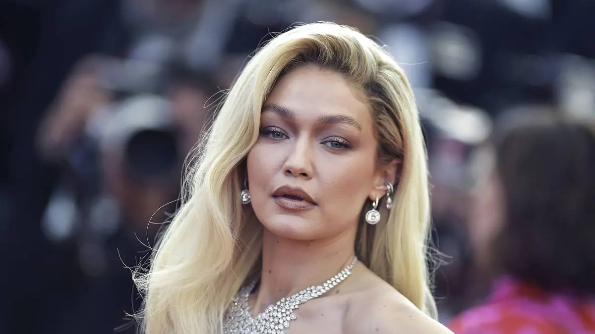 gigi hadid vestido rojo - Quién es el novio de Gigi