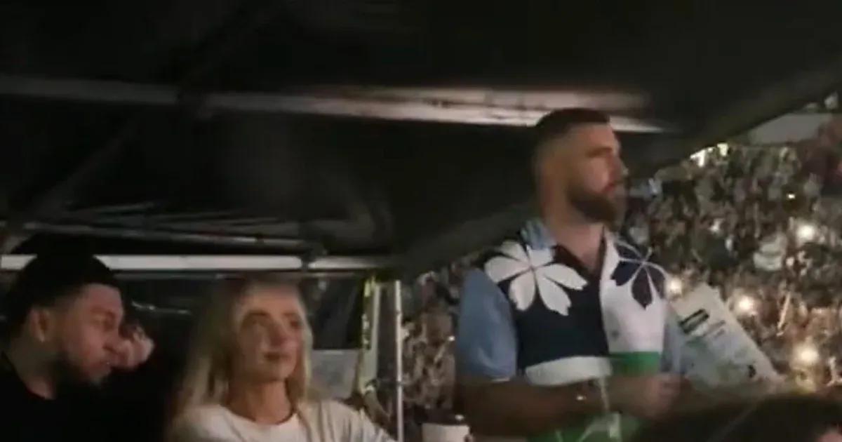 Taylor Swift y su icónico vestido dorado - Quién es el novio de Taylor Swift 2023 taylor swift vestido dorado - Quién es el novio de Taylor Swift 2023