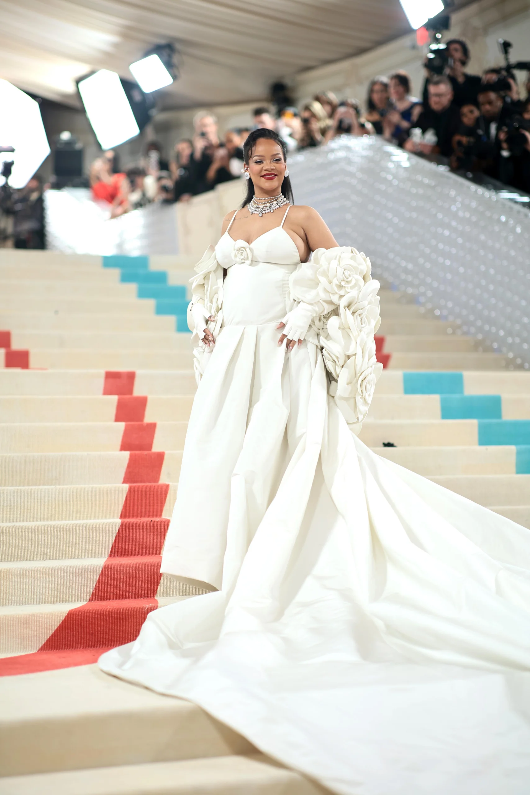 Rihanna con vestido blanco: un estilo icónico - Quién es la novia de ASAP Rocky rihanna con vestido blanco - Quién es la novia de ASAP Rocky