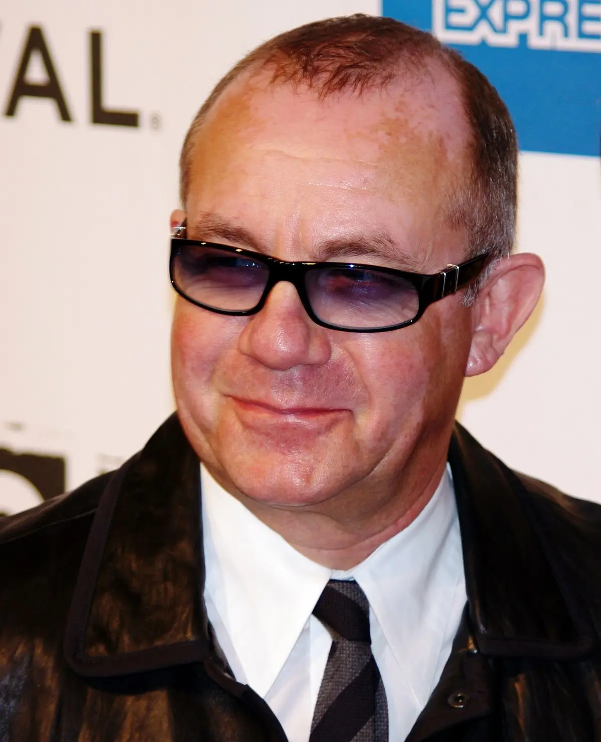 Elton John vestido de reina: un ícono de la moda y la extravagancia - Quién escribe las canciones de Elton John elton john vestido de reina - Quién escribe las canciones de Elton John