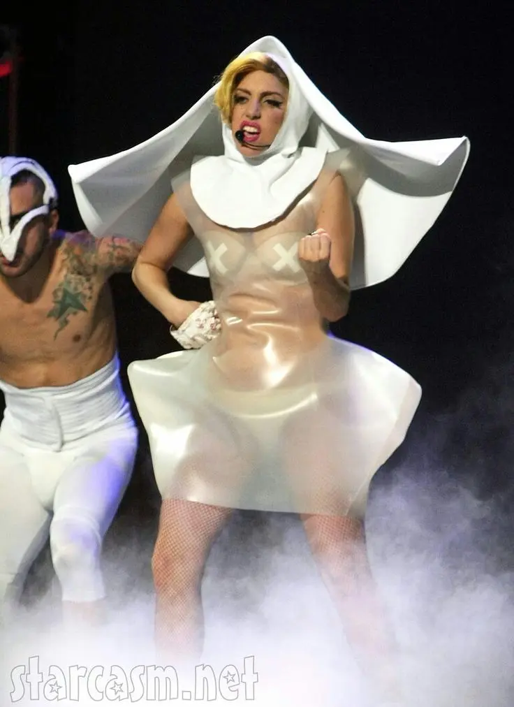 Lady Gaga vestida de monja: un look controvertido y audaz - Quién escribio Lady Gaga lady gaga vestida de monja - Quién escribio Lady Gaga