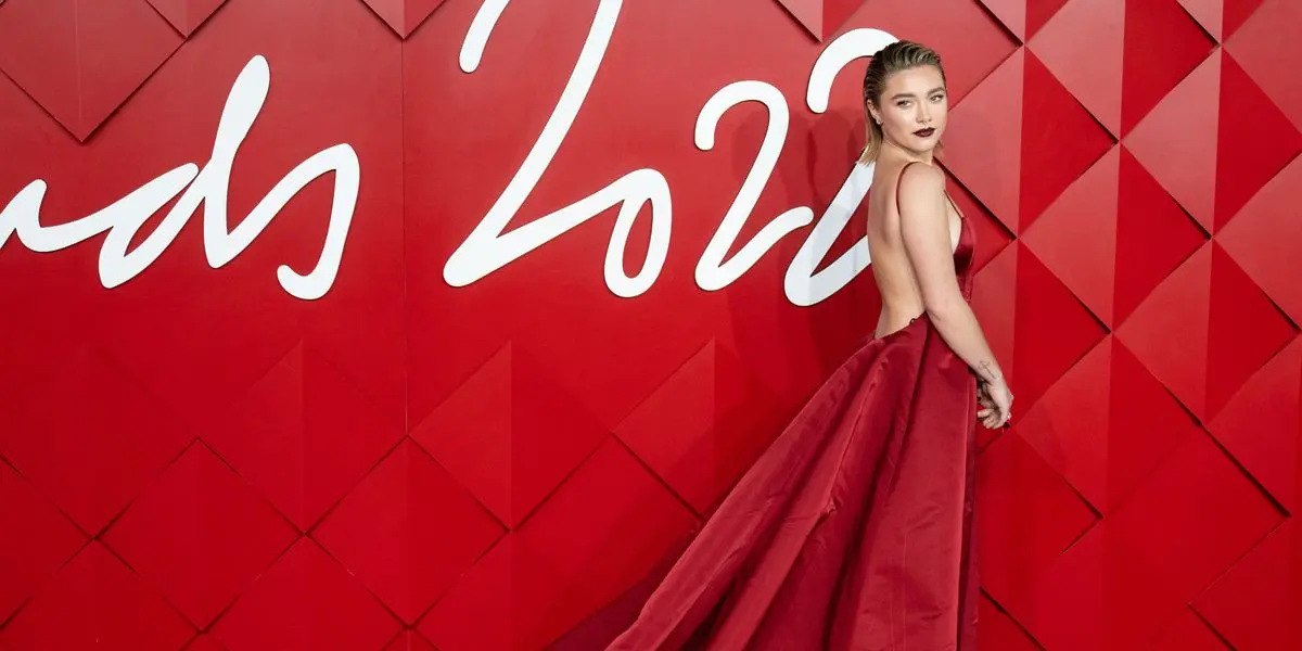 florence pugh vestido - Quién viste a Florence Pugh